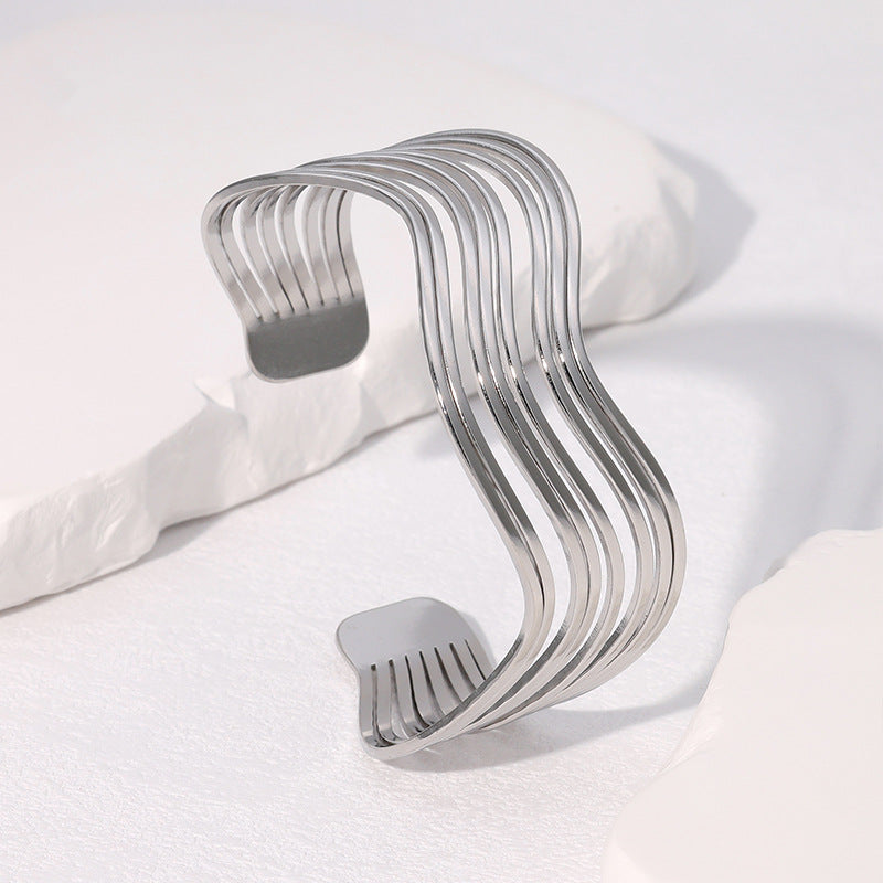 Bracciale da donna in acciaio inossidabile a linea geometrica minimalista con finitura placcata