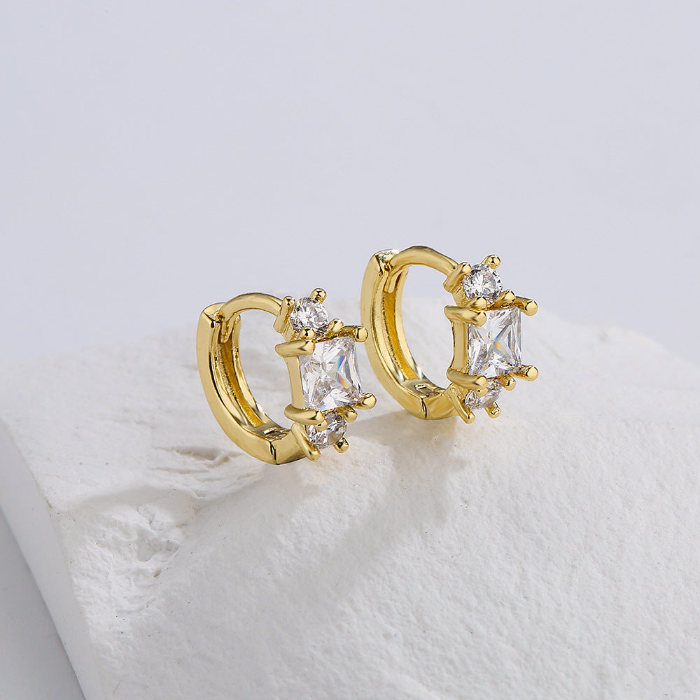 Orecchino Geometrico Minimalista per Donna in Rame Placcato Oro 18K con Intarsio di Zirconi