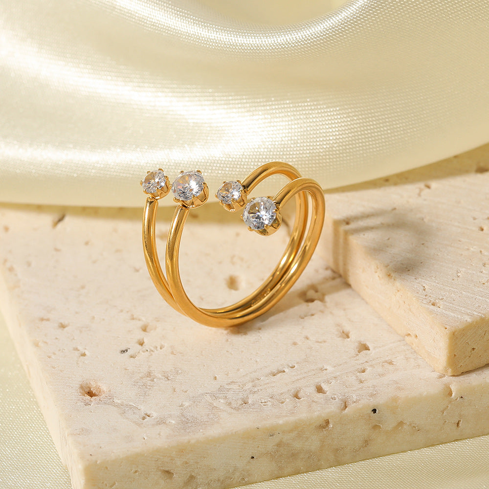 Anello Minimalista Geometrico Regolabile da Donna in Acciaio Inox con Intarsio in Zircone Bianco e Finitura Oro 18K Placcato Sottovuoto