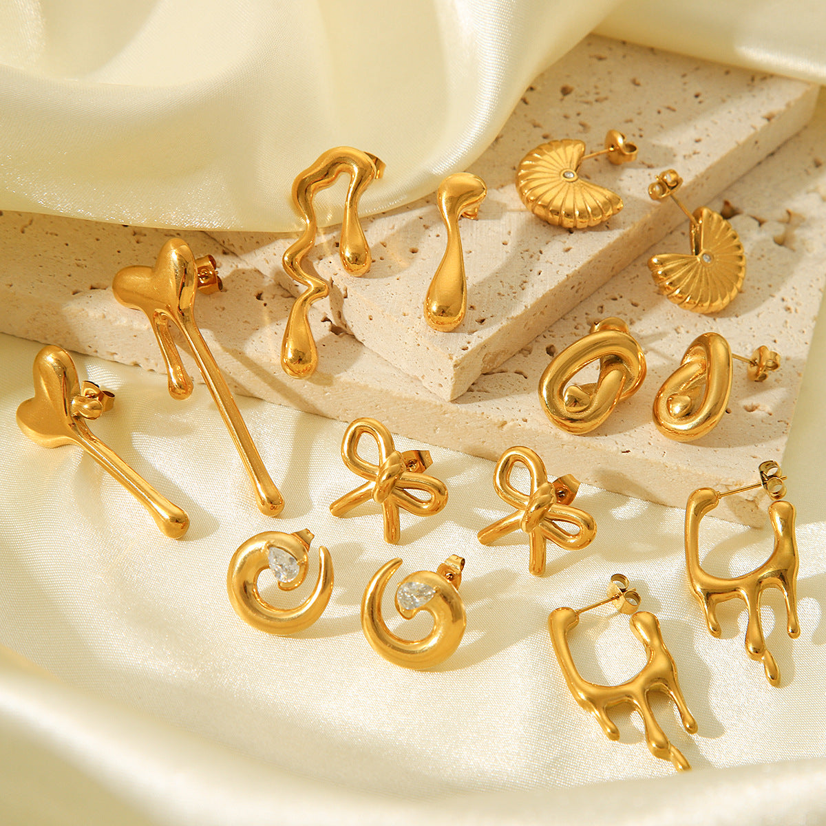 Pendientes de tuerca geométricos de corazón con lazo de acero inoxidable chapado en oro de 18 quilates irregulares de moda para mujer