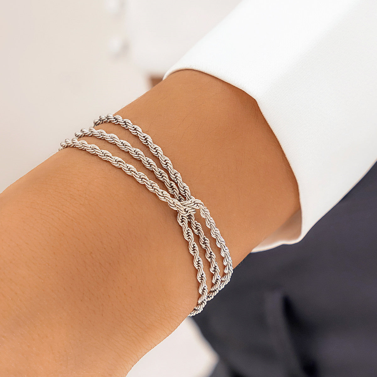 Minimalist French-Style Punk Metal Bracelet with Interwoven Chain Design and Geometric Shape Electroplated Finish