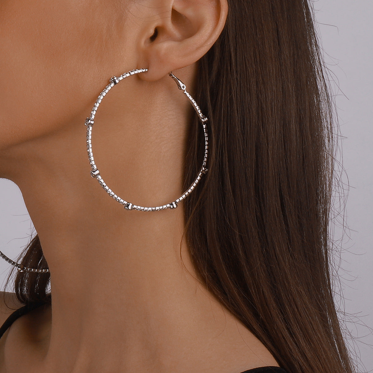 Pendientes de Aro Edgy Geométricos Circulares de Aleación con Incrustaciones de Pedrería y Baño de Oro para Mujer