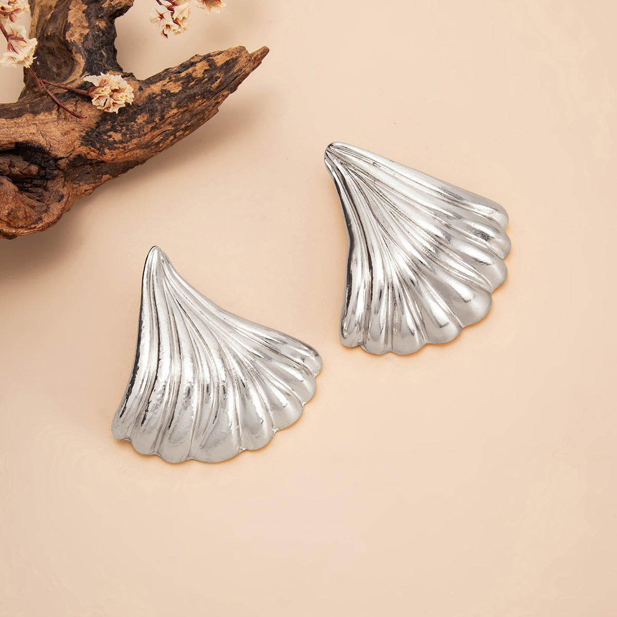 Fashionable Hollow Ginkgo Leaf Zinc Alloy Earrings with Shell Pattern