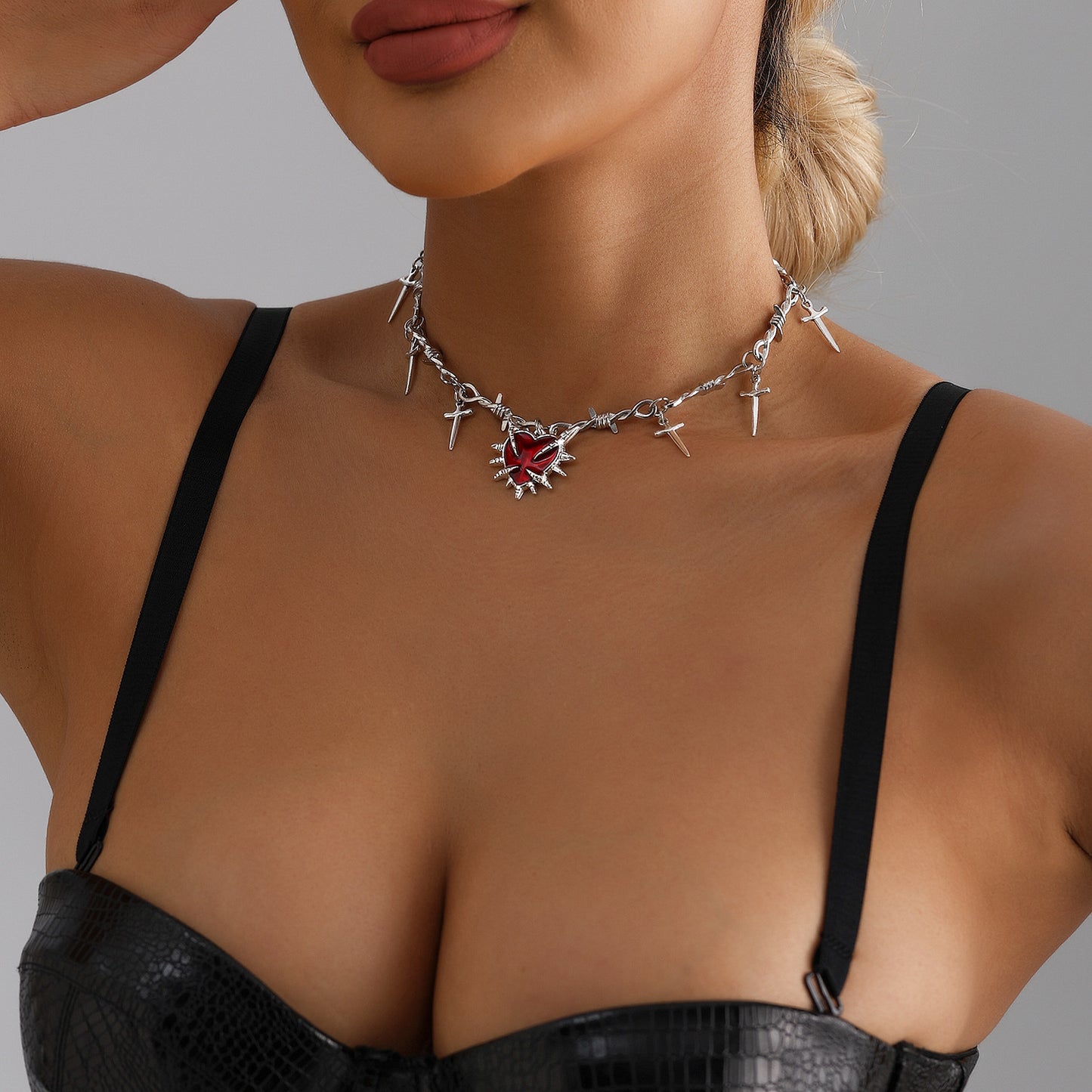 Punk Style Heart-Shaped Geometric Alloy Pendant Necklace with Plated Finish for Women