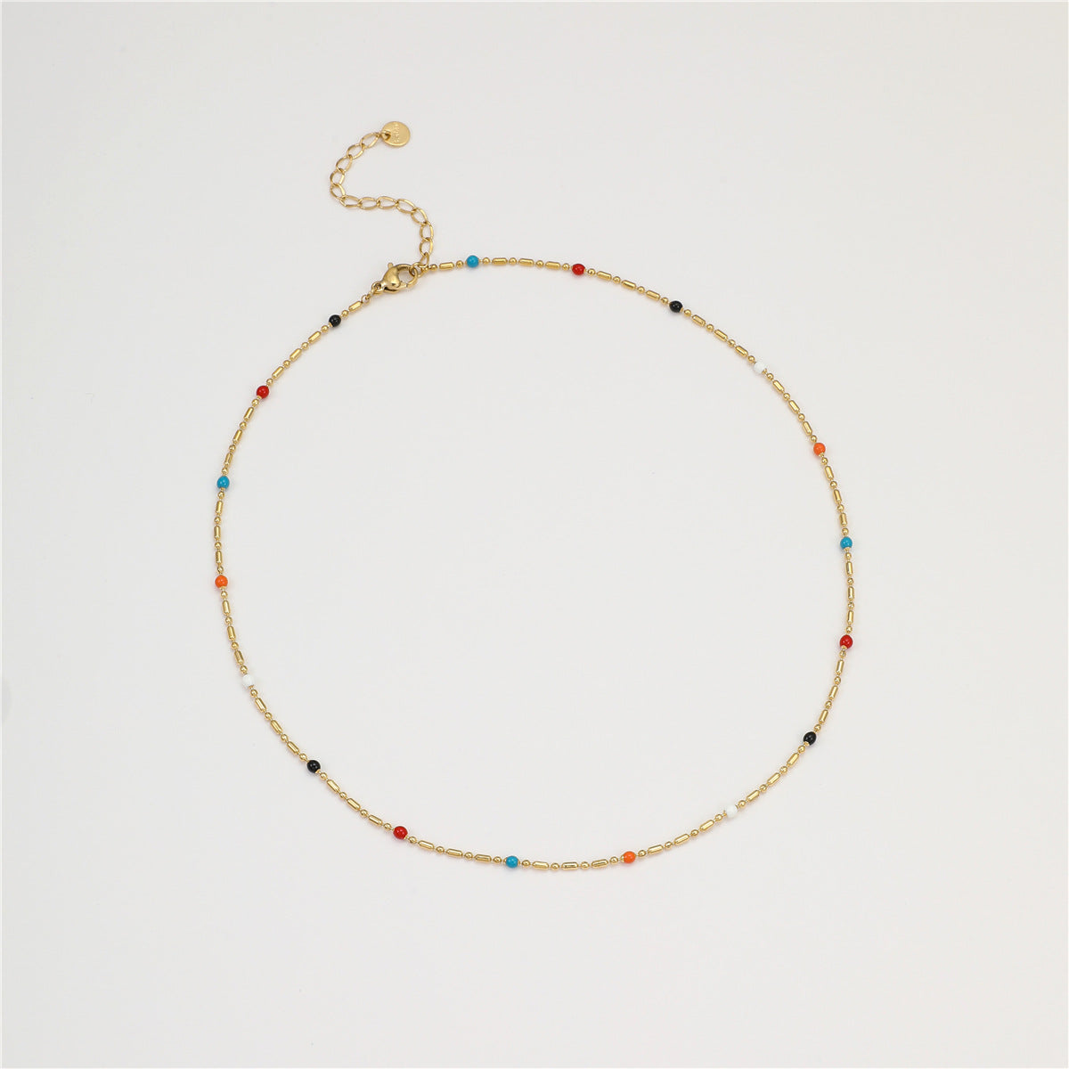 Collar Minimalista con Guardapelo de Acero de Titanio con Acabado Esmaltado y Detalle de Perla para Mujer