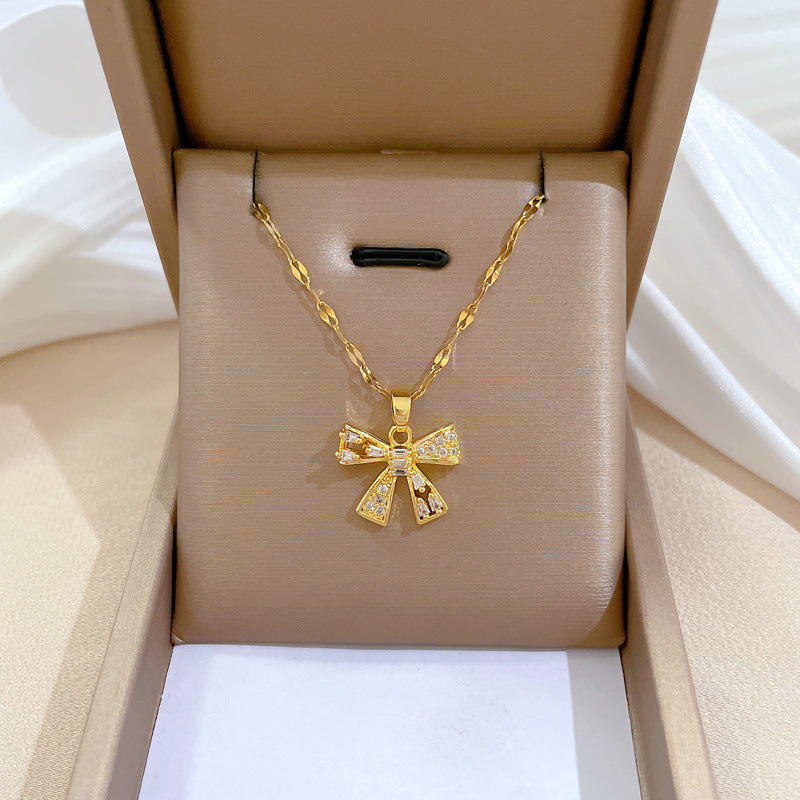 Collar geométrico minimalista de acero de titanio dulce con colgante incrustado de diamantes de imitación para mujer