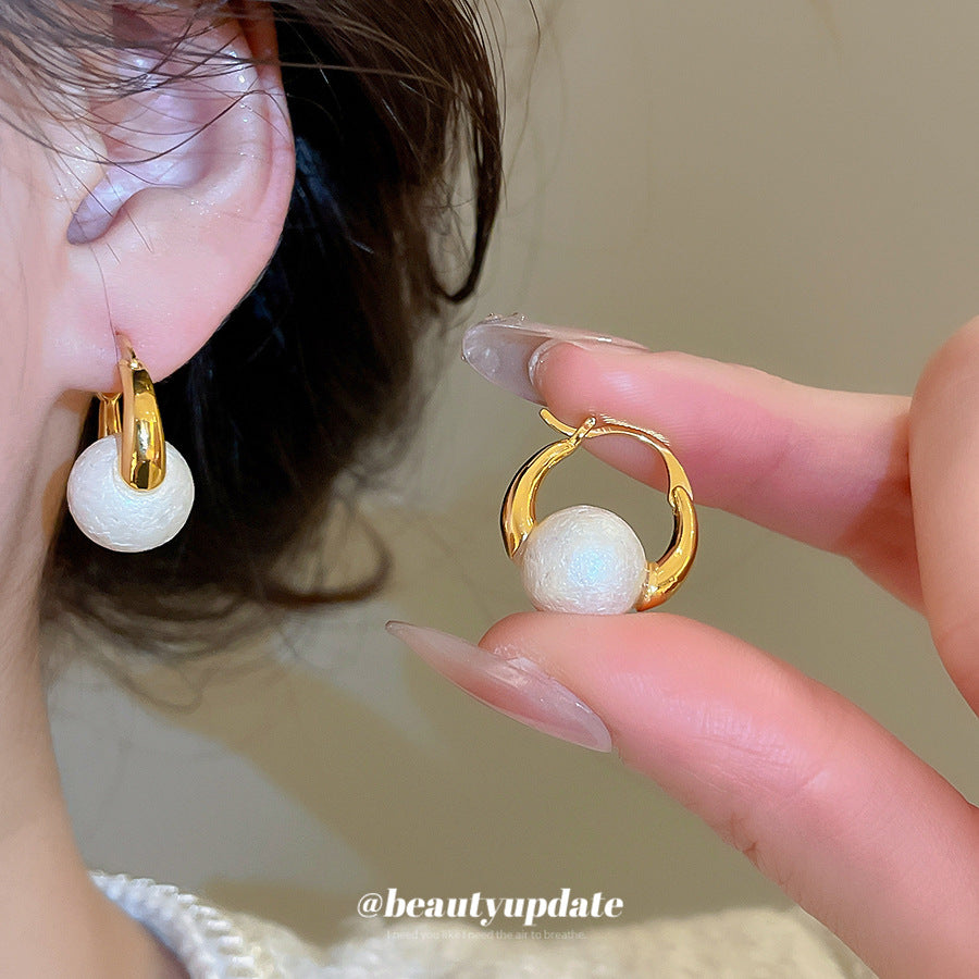 Pendientes de perlas geométricos chapados en oro para mujer — Joyería de oreja elegante vintage minimalista de lujo para uso diario