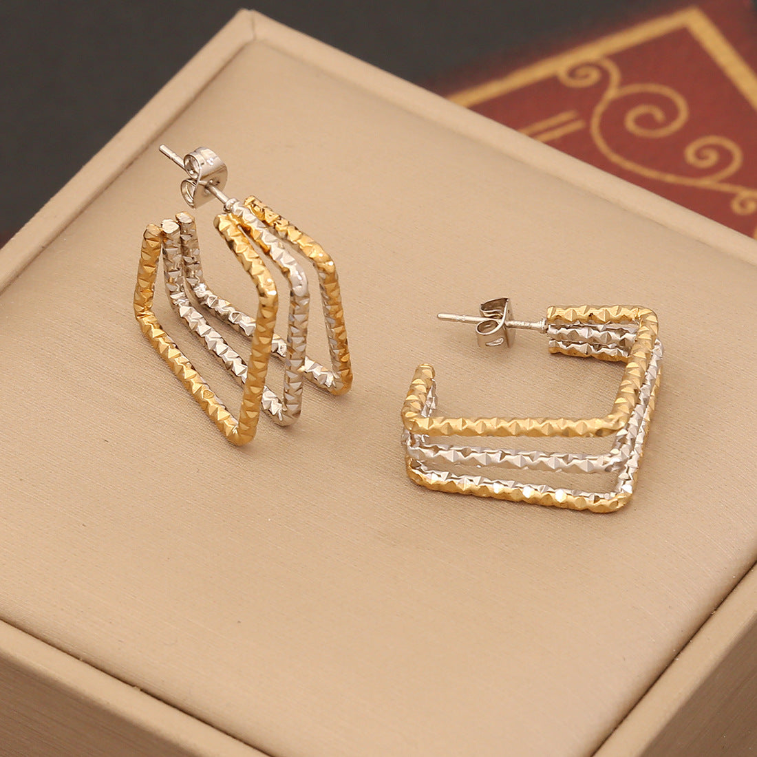Fashionable Geometric Stainless Steel Stud Earrings with Plating Finish for Women