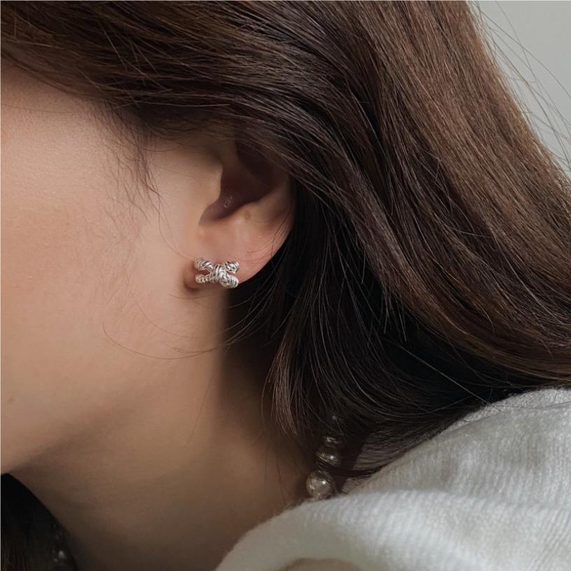 Pendientes de tuerca minimalistas de nudo de mariposa para mujer en plata de ley 925 con baño de oro
