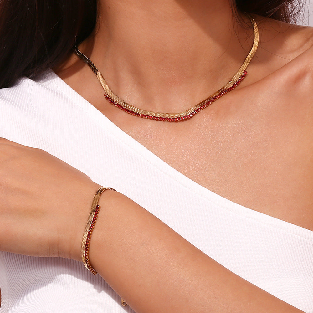Collana da donna alla moda placcata oro 18 carati in acciaio al titanio, geometrica, con zirconi colorati e texture a spina di pesce