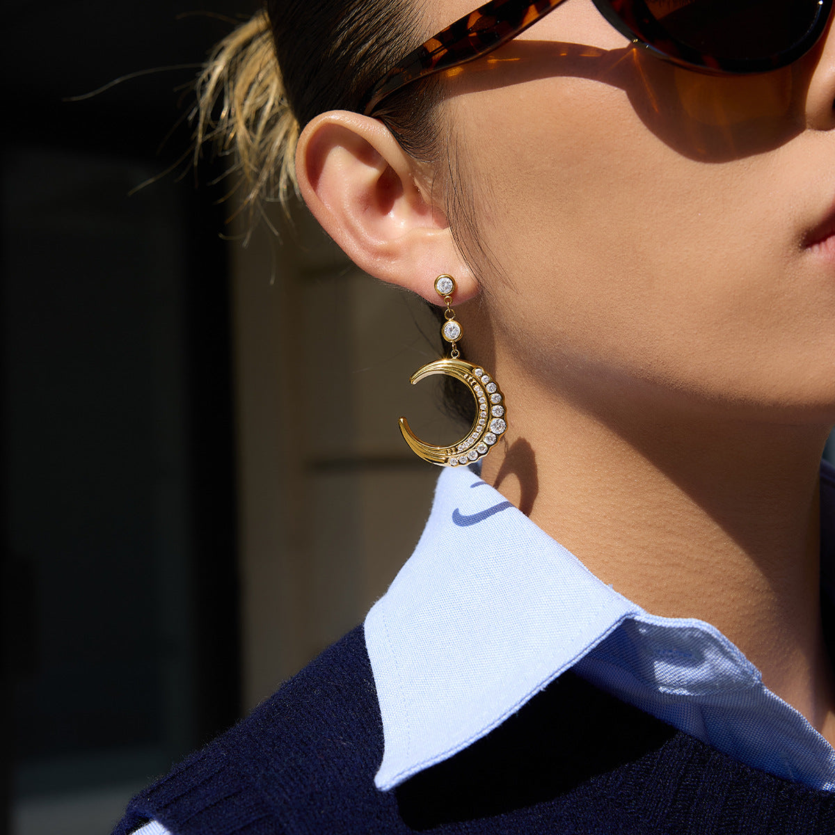 Pendientes minimalistas de acero inoxidable con forma de luna y circonitas incrustadas para mujer