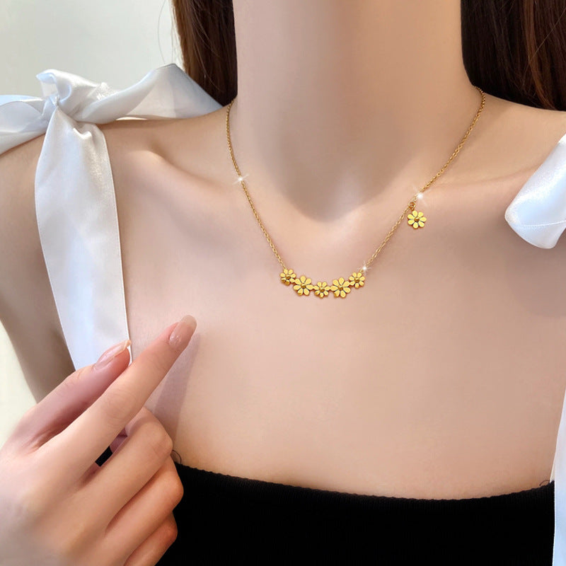 Collana girocollo minimalista in acciaio al titanio con motivo floreale