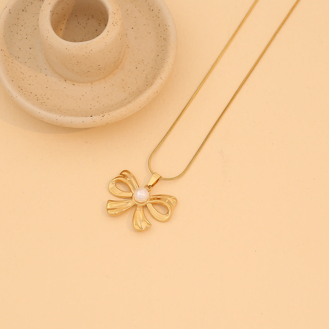 Fashionable Bow-Shaped Stainless Steel Necklace with Plated Finish for Women O-Chain Pendant Jewelry