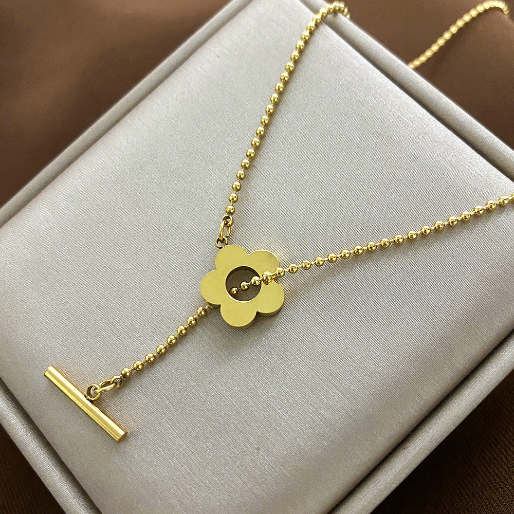 Collana da donna minimalista con pendente a forma di animale in acciaio al titanio, finitura placcata e delicata catena clavicolare