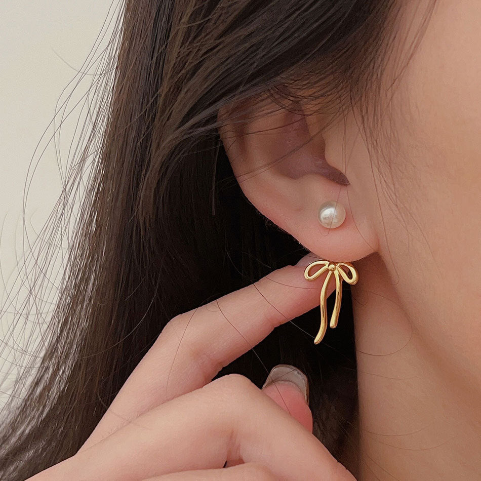 Orecchini a perno con fiocco minimalista e perla in argento sterling 925 placcato oro
