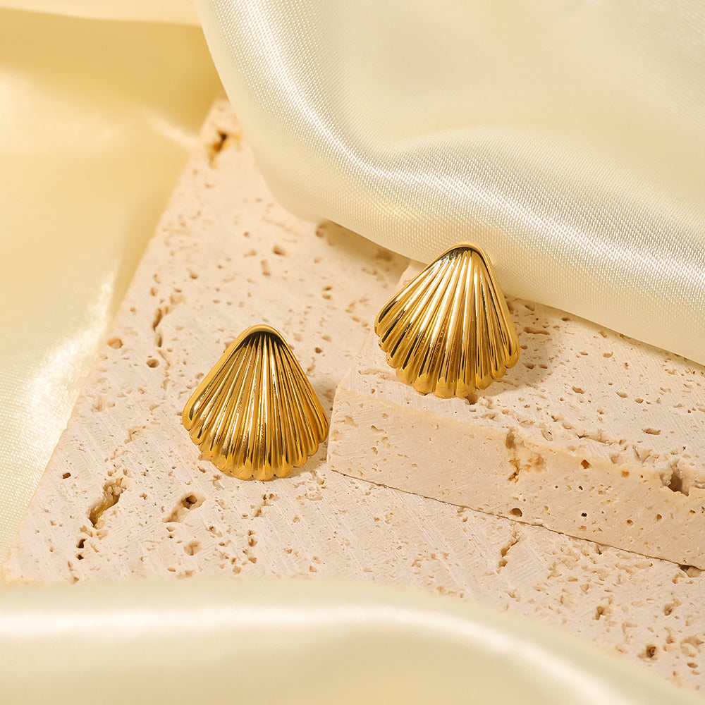 Orecchini a conchiglia geometrici minimalisti in acciaio al titanio con placcatura in oro 18 carati da donna