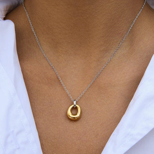 Collana con ciondolo geometrico in acciaio inossidabile da donna con ciondolo in acciaio al titanio e finitura placcata, catena per maglione alla moda e casual