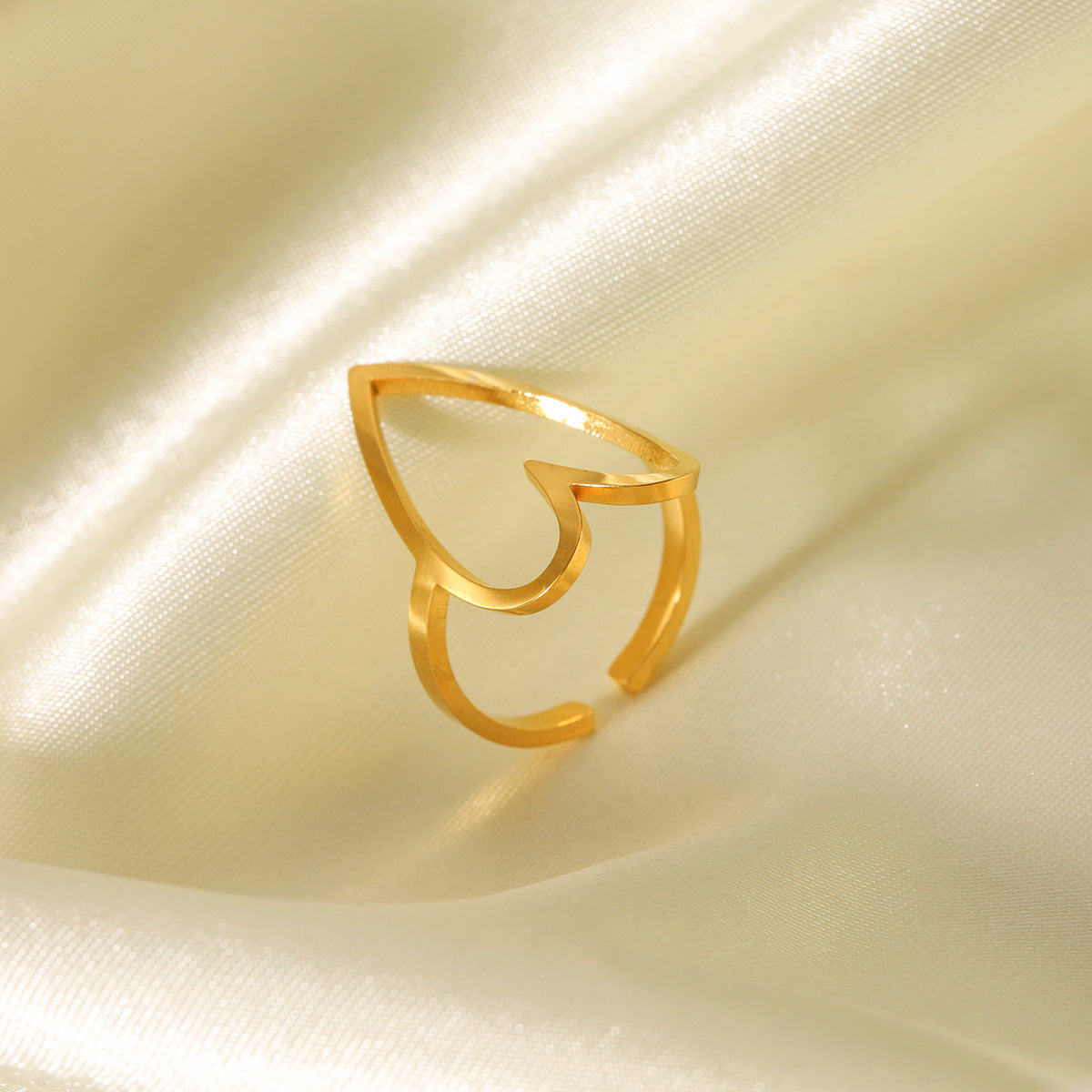 Fashion 18K Gold Plated Stainless Steel Hollow Heart Ring for Women