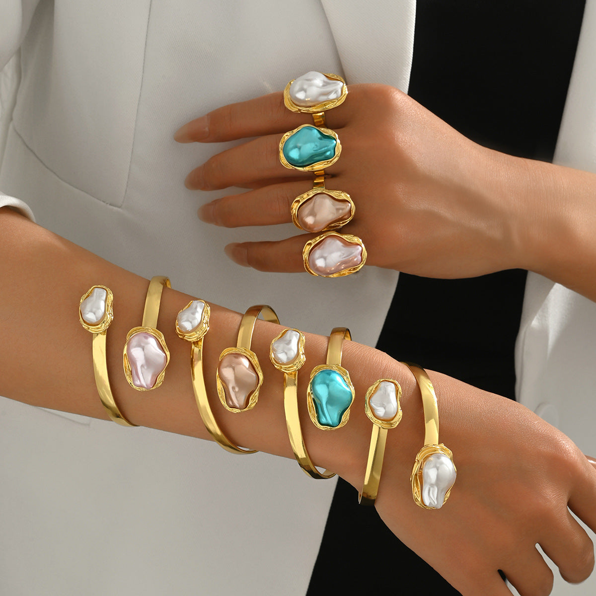 Conjunto de anillo abierto y pulsera de estilo geométrico para mujer en aleación de zinc con incrustaciones de perlas irregulares, accesorio de moda