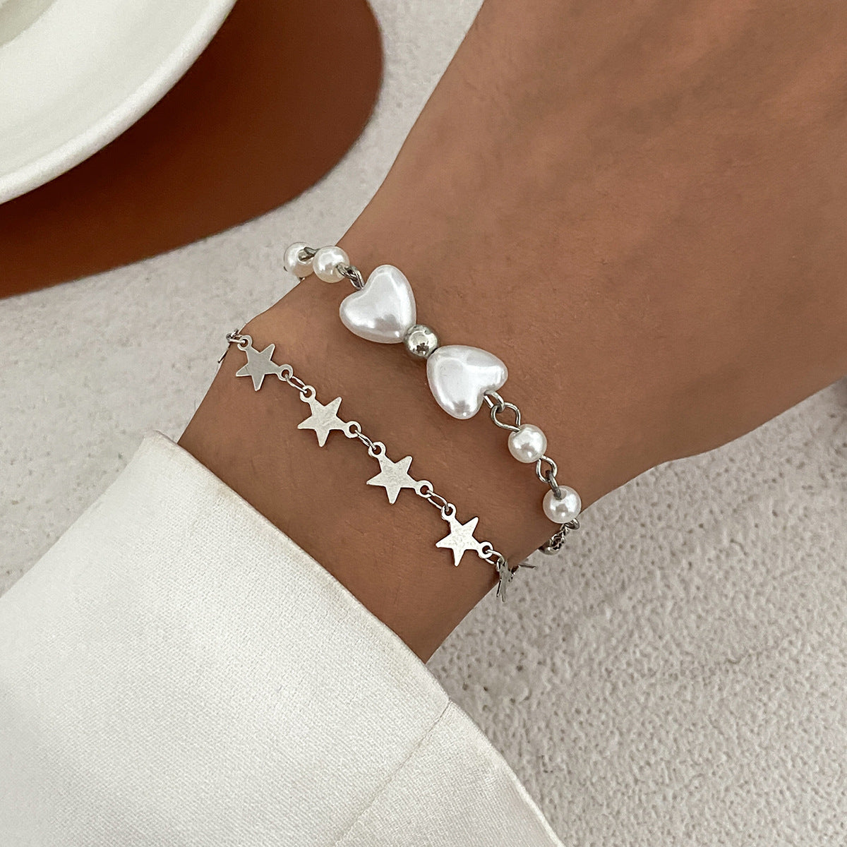 Minimalist Bow Knot and Star-Shaped Pendant Bracelet for Women with Plated Metal and Imitation Pearl Accents