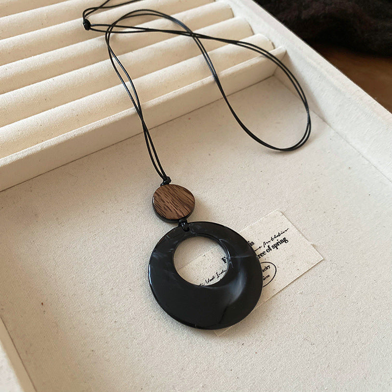 Collana con ciondolo geometrico in acrilico stile retrò da donna con charm in lega, fatta a mano, catena a strati alla moda minimalista