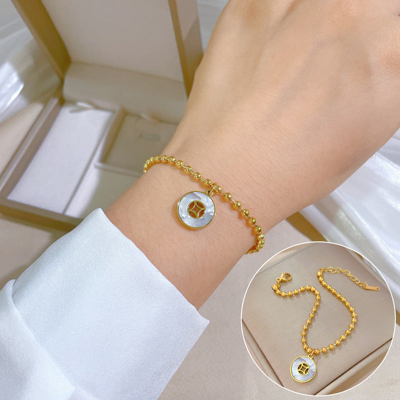 Pulsera redonda con diseño de conchas y cuentas estilo vintage para mujer, hecha de acero de titanio con acabado chapado