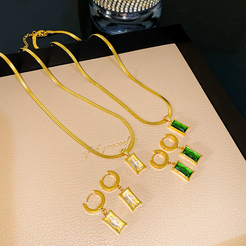 Sweet Gold Plated Geometric Titanium Steel Necklace with Emerald and Rhinestone Inlay for Unisex