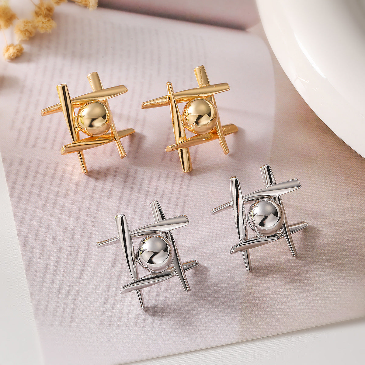 Orecchini da donna geometrici irregolari in rame con placcatura in oro, orecchini di tendenza dallo stile minimalista