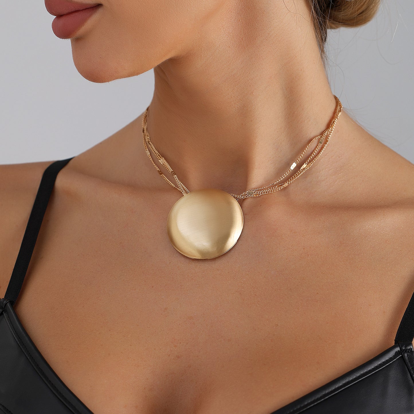 Vintage Geometric Round Brushed Alloy Pendant Necklace for Women