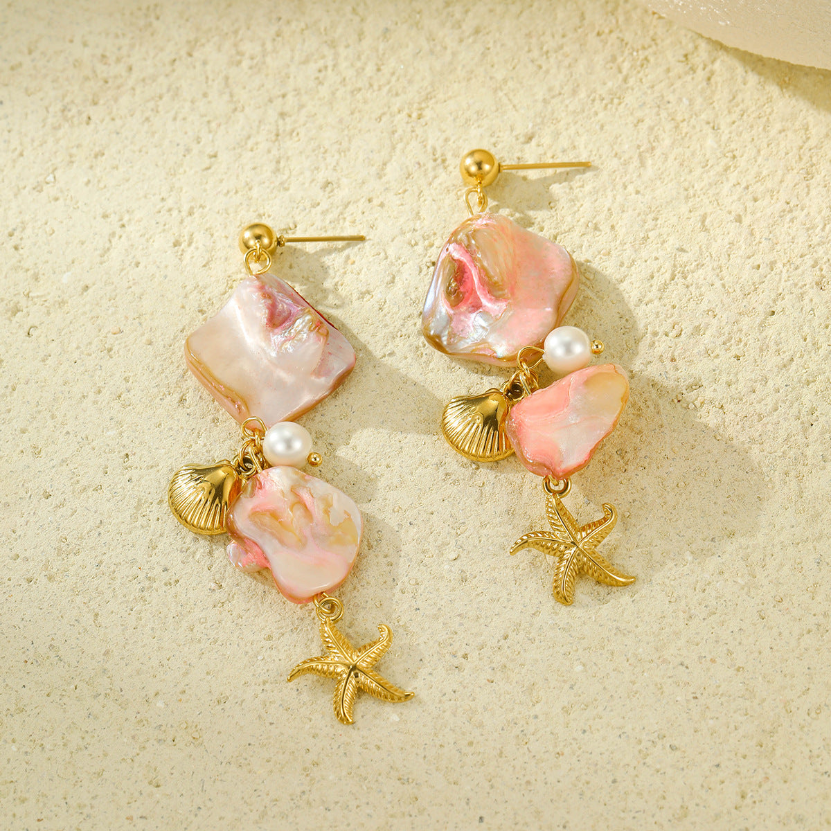 Orecchini a forma di stella marina in acciaio inossidabile con intarsio di conchiglia rosa per donne
