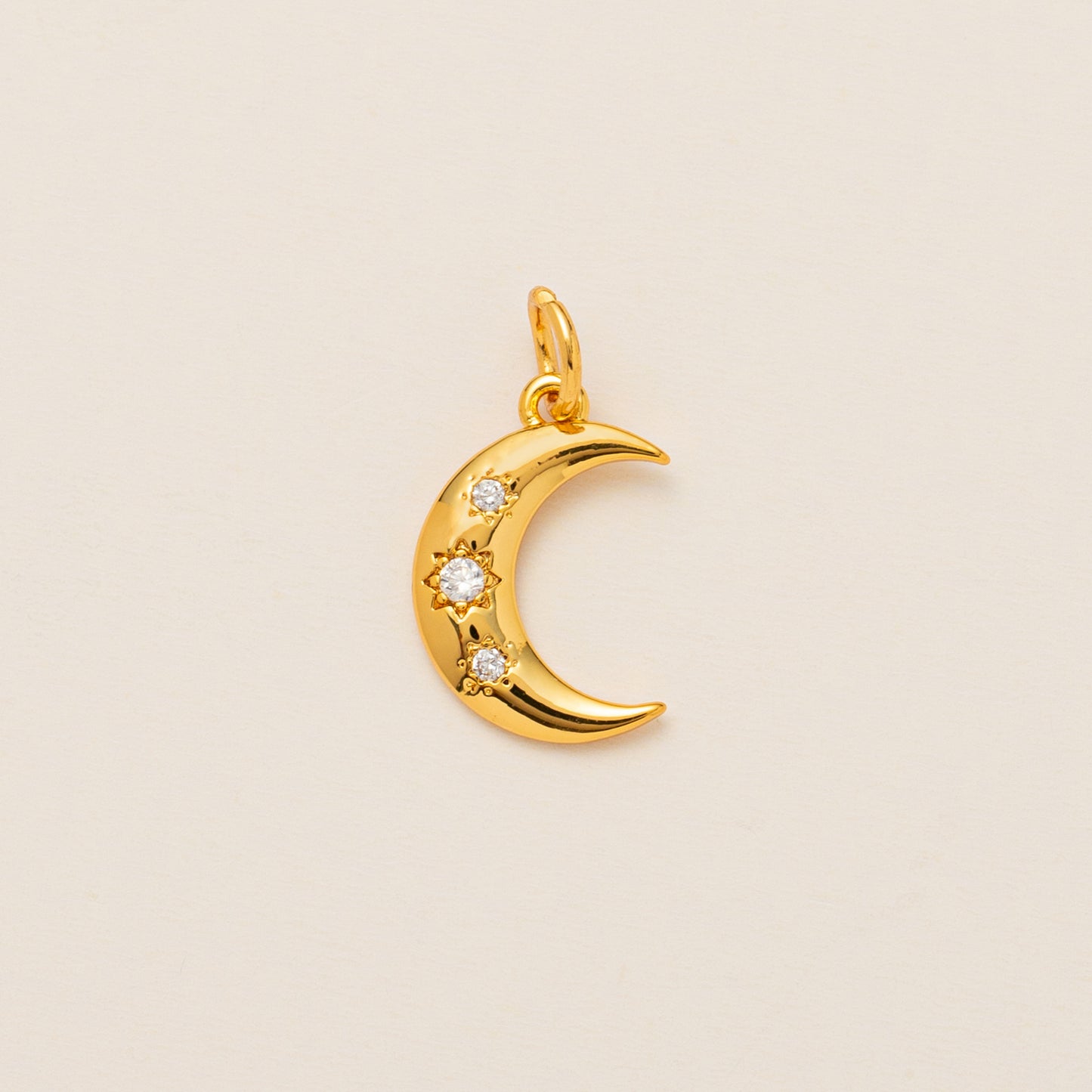 Barra de dijes de corazón chapado en oro de latón a la moda para mujer