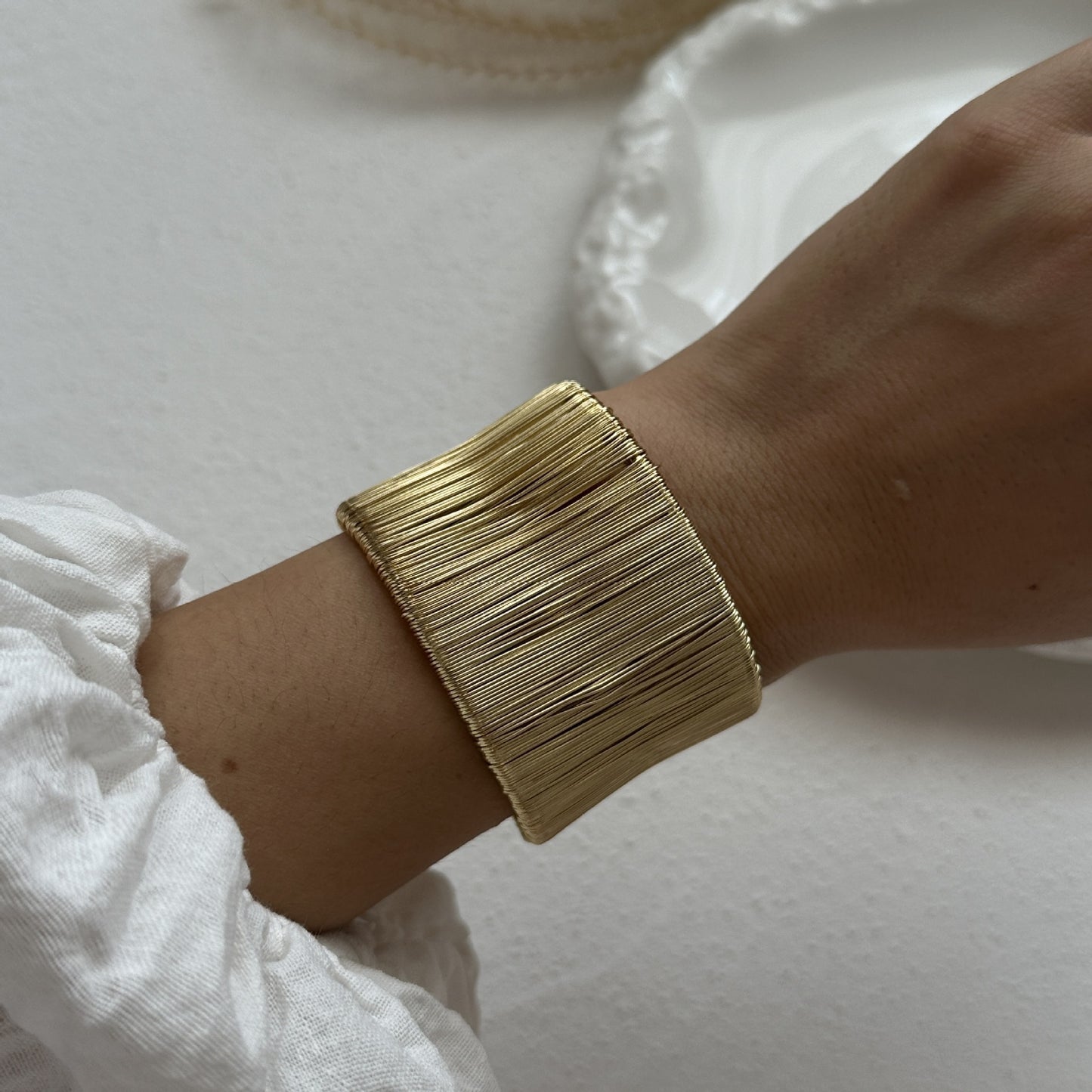 Bracciale da donna in lega placcata con forme geometriche vuote