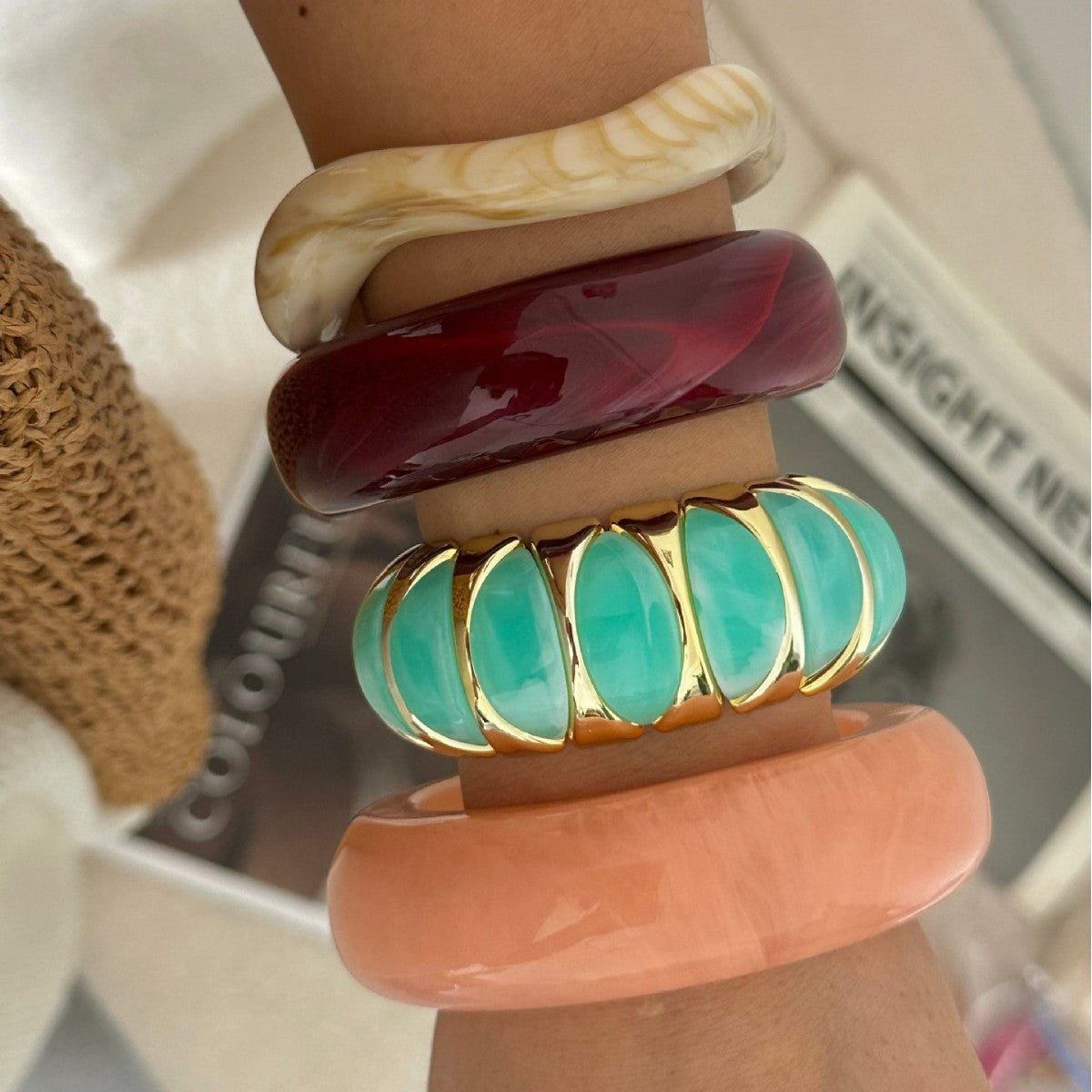Bracciale in acrilico lucidato geometrico a gradiente colorato