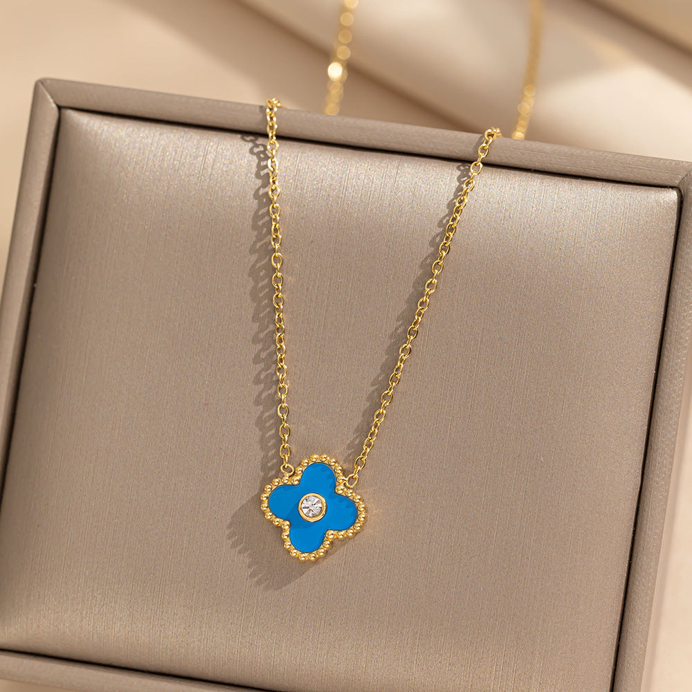 Collana con ciondolo minimalista a quadrifoglio portafortuna da donna in acciaio al titanio con finitura placcata