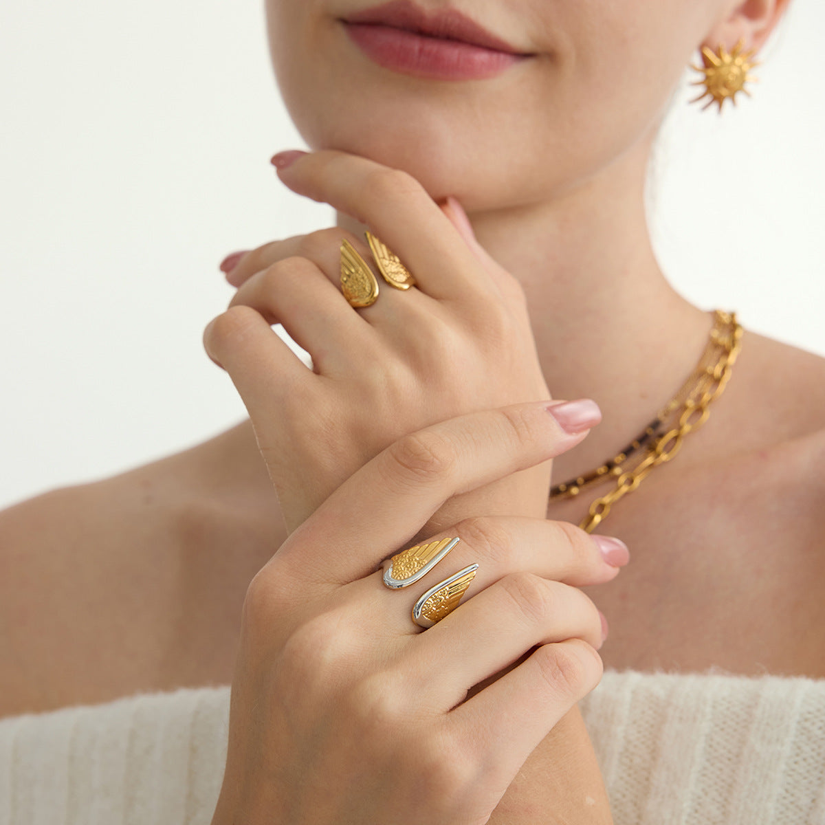 Anello di lusso a forma di ala in acciaio al titanio per donna con finitura placcata, design geometrico, accessorio di moda in acciaio inossidabile