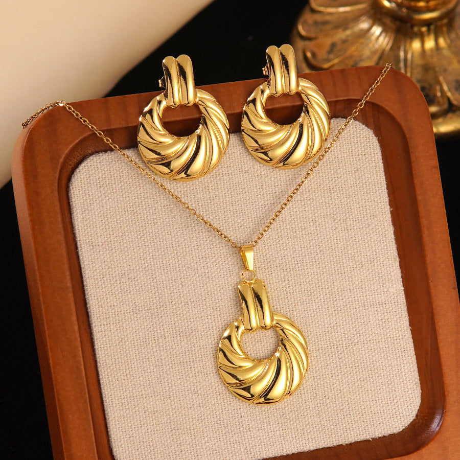 Conjunto de joyas de acero inoxidable con baño de oro minimalista con colgante de corazón floral y lazo en cadena para mujer
