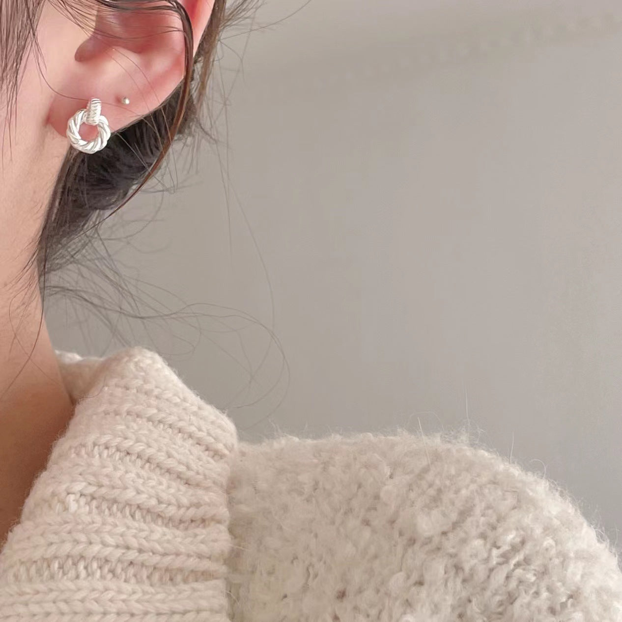 Minimalist Geometric Star-Shaped S925 Sterling Silver Hoop Earrings with Double-Ring Design