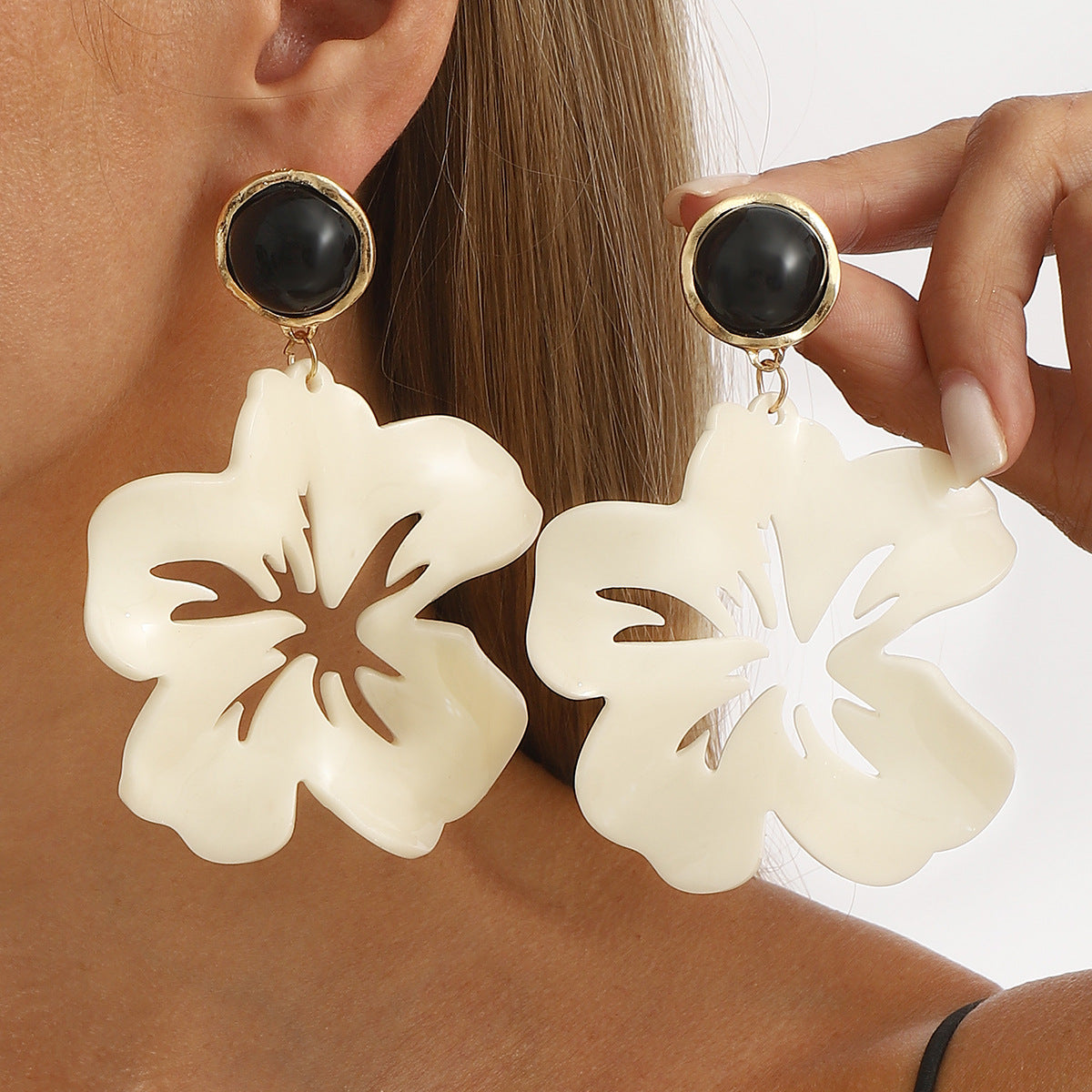 Orecchini a perno floreali minimalisti da donna in lega con finitura placcata, stile estivo da vacanza con design a fiore botanico
