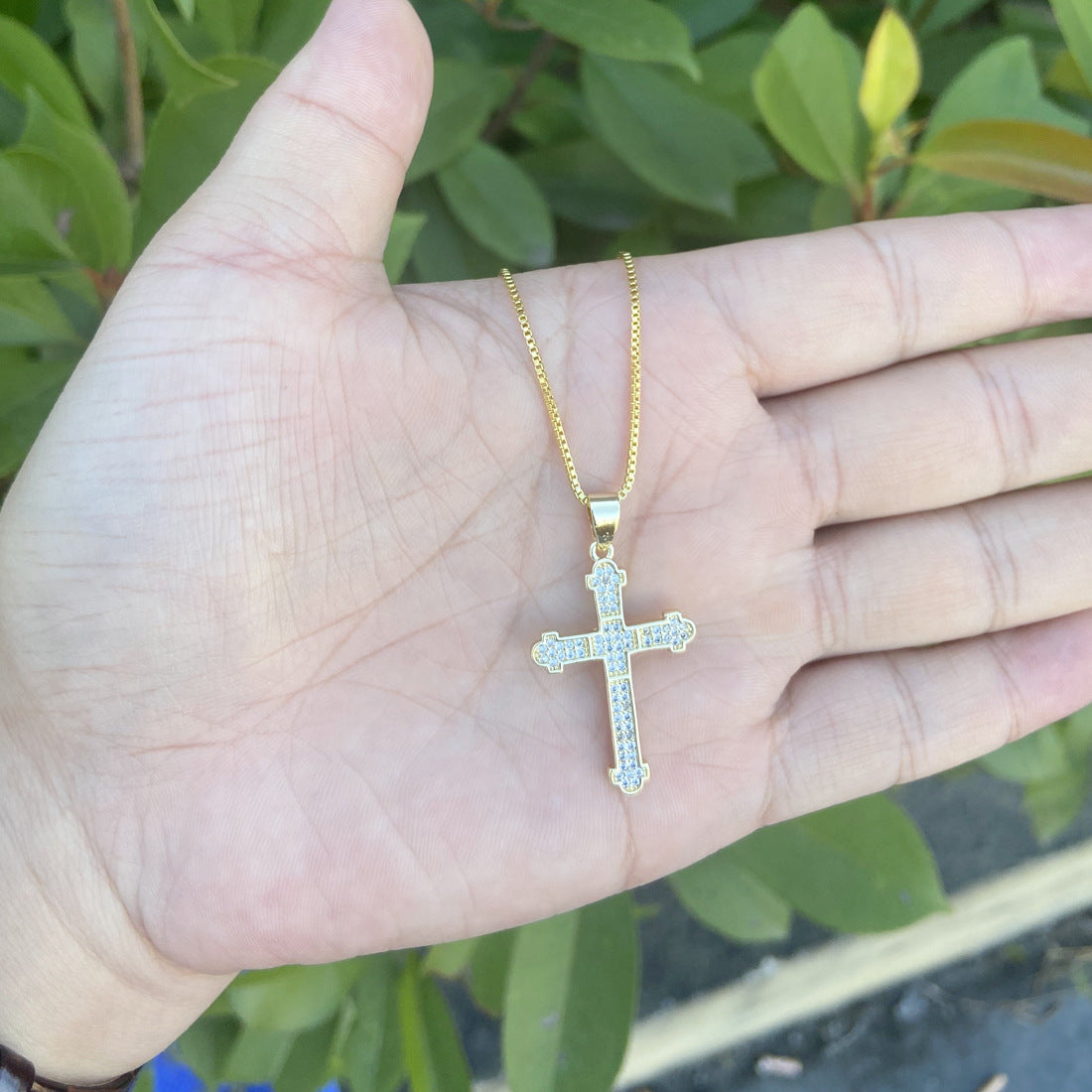 Fashionable Cross Pendant Necklace in Copper with Rhinestone Inlay and 18K Gold Plating for Women