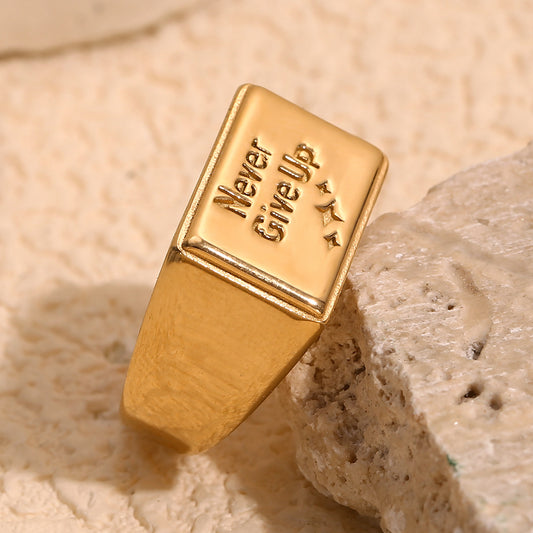 Anillo de Acero Inoxidable Geométrico Minimalista con Baño de Oro de 18K para Mujer