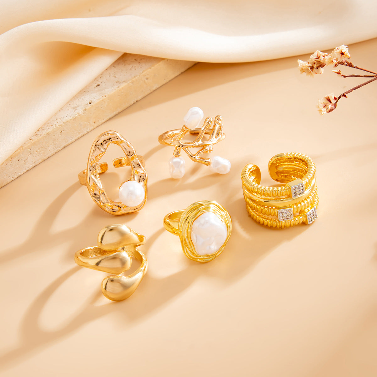 Elegant Teardrop Rhinestone Faux Pearl Plated Zinc Alloy Ring for Women