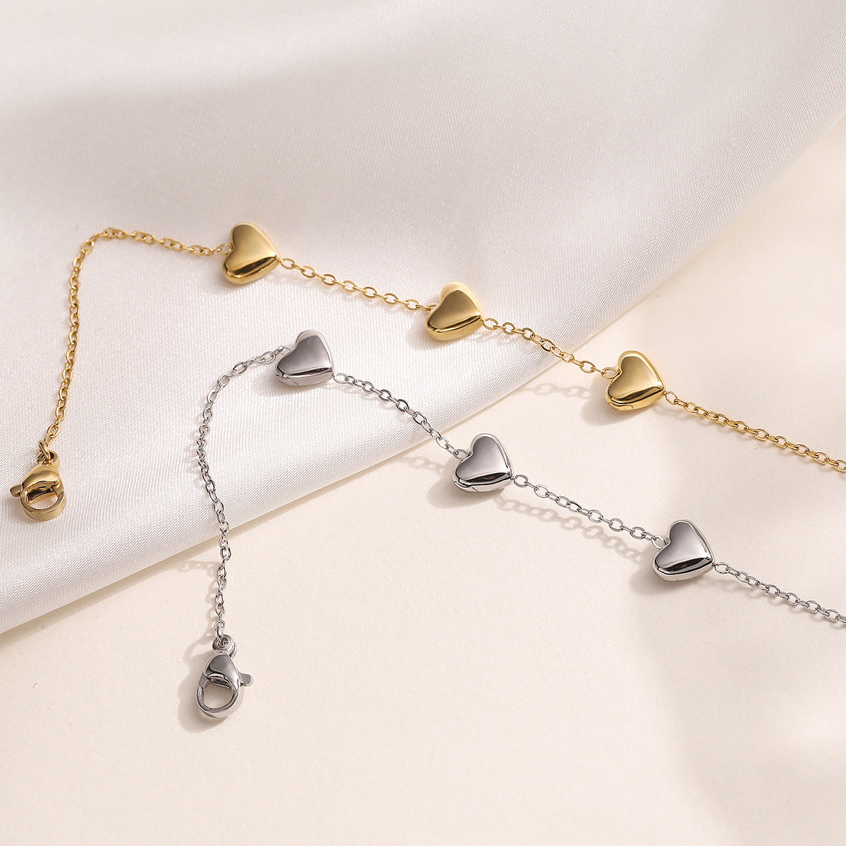 Minimalist Heart-Shaped Stainless Steel Bracelet for Women with 18K Gold Plating, Hypoallergenic and Fade-Resistant