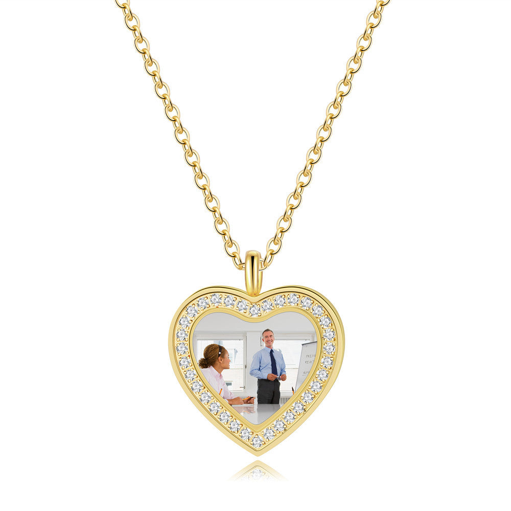 Collar minimalista de acero inoxidable chapado en oro de 18 quilates con barra de circonita cúbica en forma de corazón para mujer