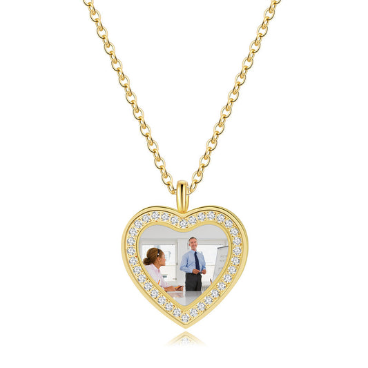 Collana Minimalista da Donna in Acciaio Inossidabile Placcato Oro 18K con Ciondolo a Cuore e Barretta di Zirconi Cubici