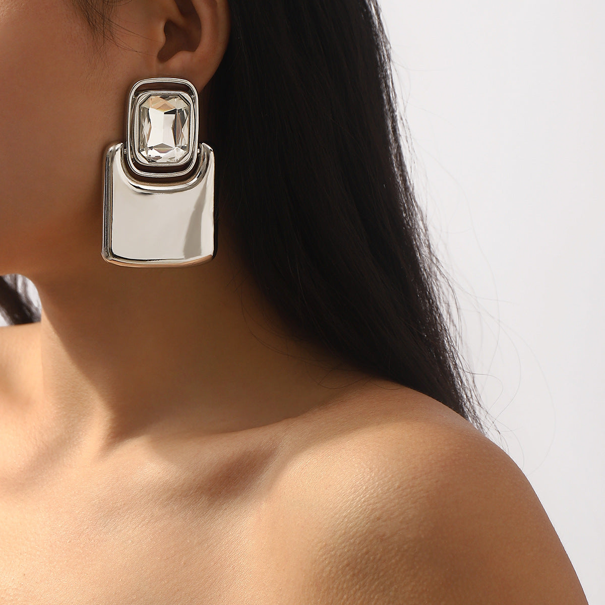 Orecchini da donna di lusso geometrici in lega quadrati con strass, finitura a specchio e superficie placcata