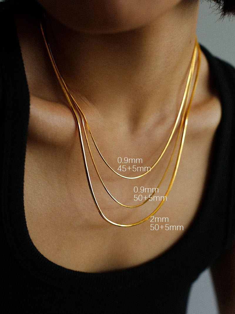 Collar Minimalista de Cadena de Serpiente de Acero Inoxidable en Capas para Hombres y Mujeres con Diseño en Forma de U y Acabado Bañado