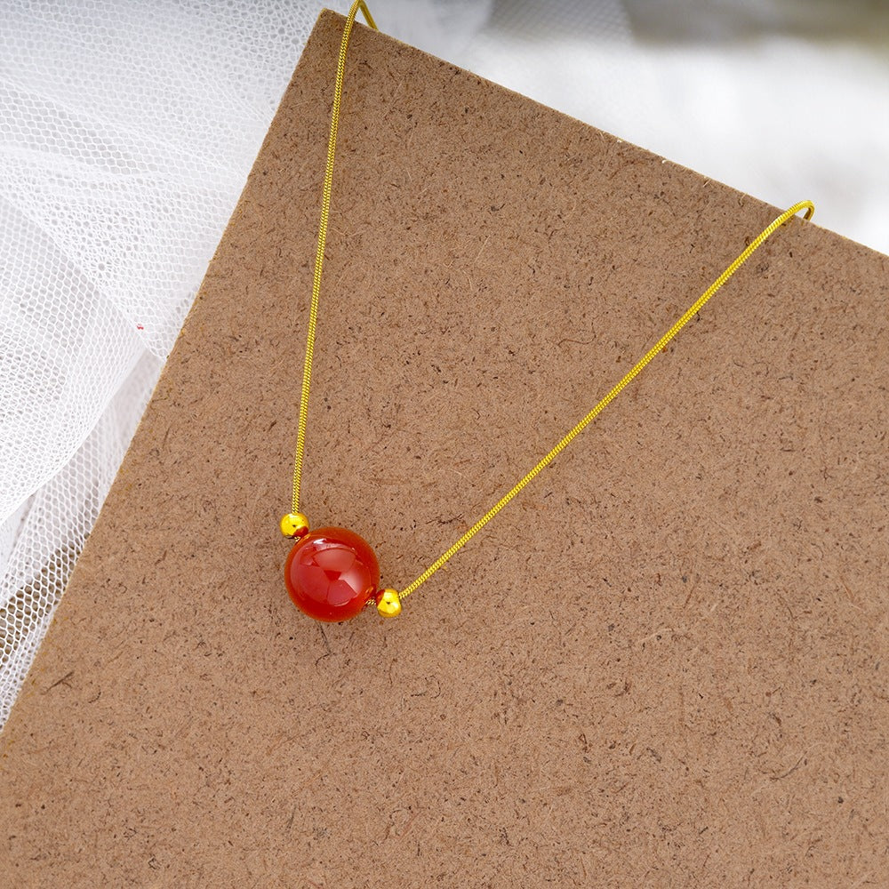 Collana con ciondolo floreale minimalista in agata rossa per donna con catena a serpente in acciaio al titanio e finitura placcata