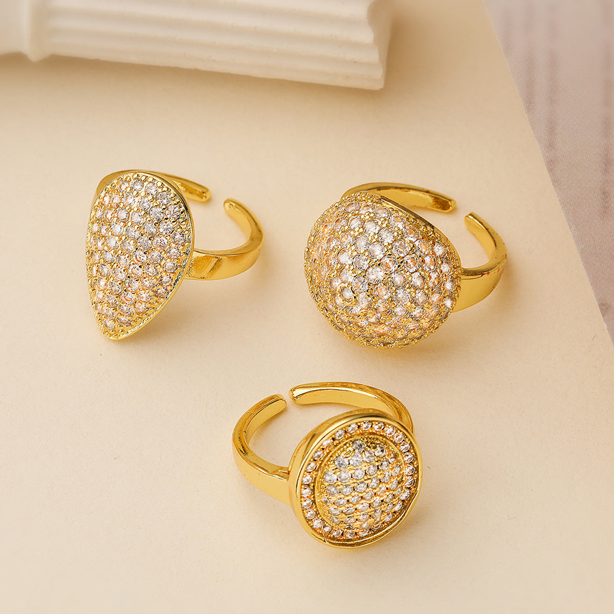 Anello in Rame Geometrico Minimalista con Placcatura in Oro 18K e Zircone per Donna