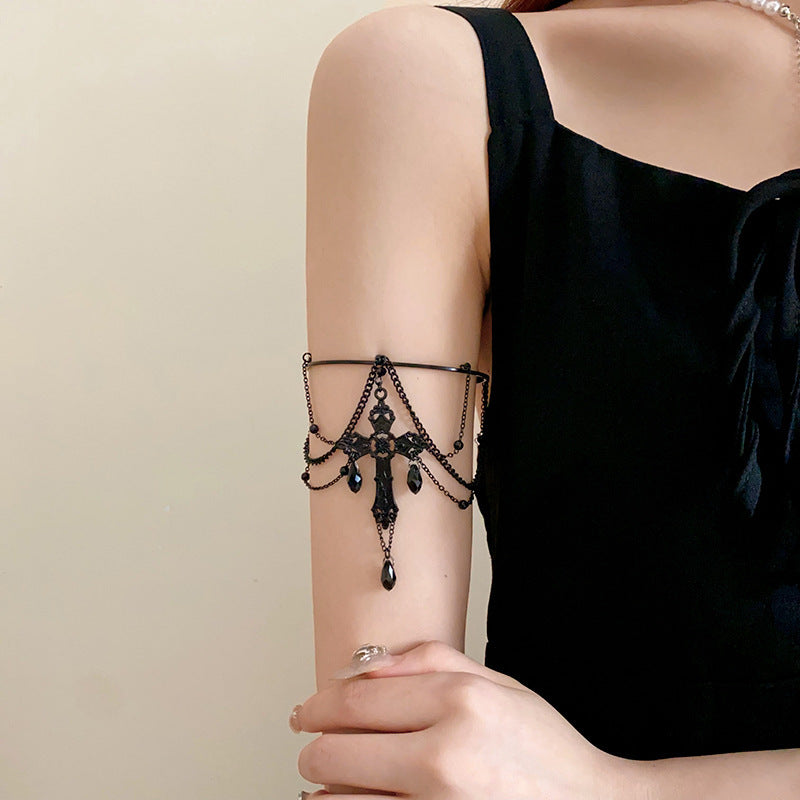 Pulsera de metal con patrón de cuadrícula geométrica de tono frío minimalista con acabado galvanizado para mujer