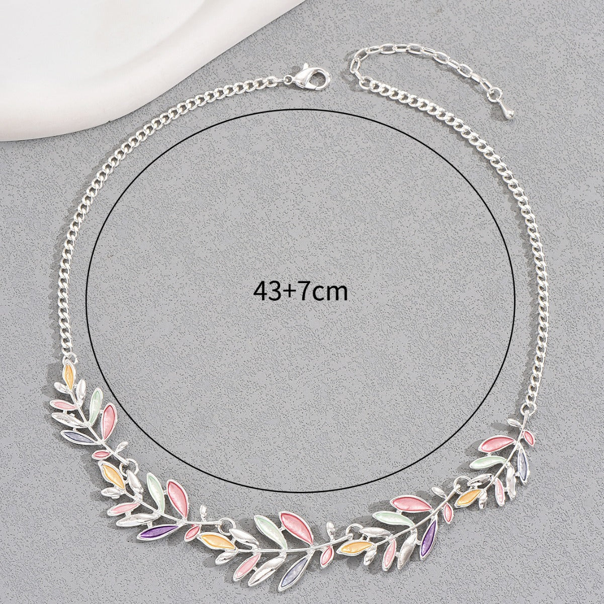 Fashionable Olive Green Leaf Pendant Necklace for Women with Alloy Pendant and Enamel Finish on Adjustable Long Chain